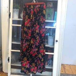 🌿3/$20 Floral Maxi Skirt